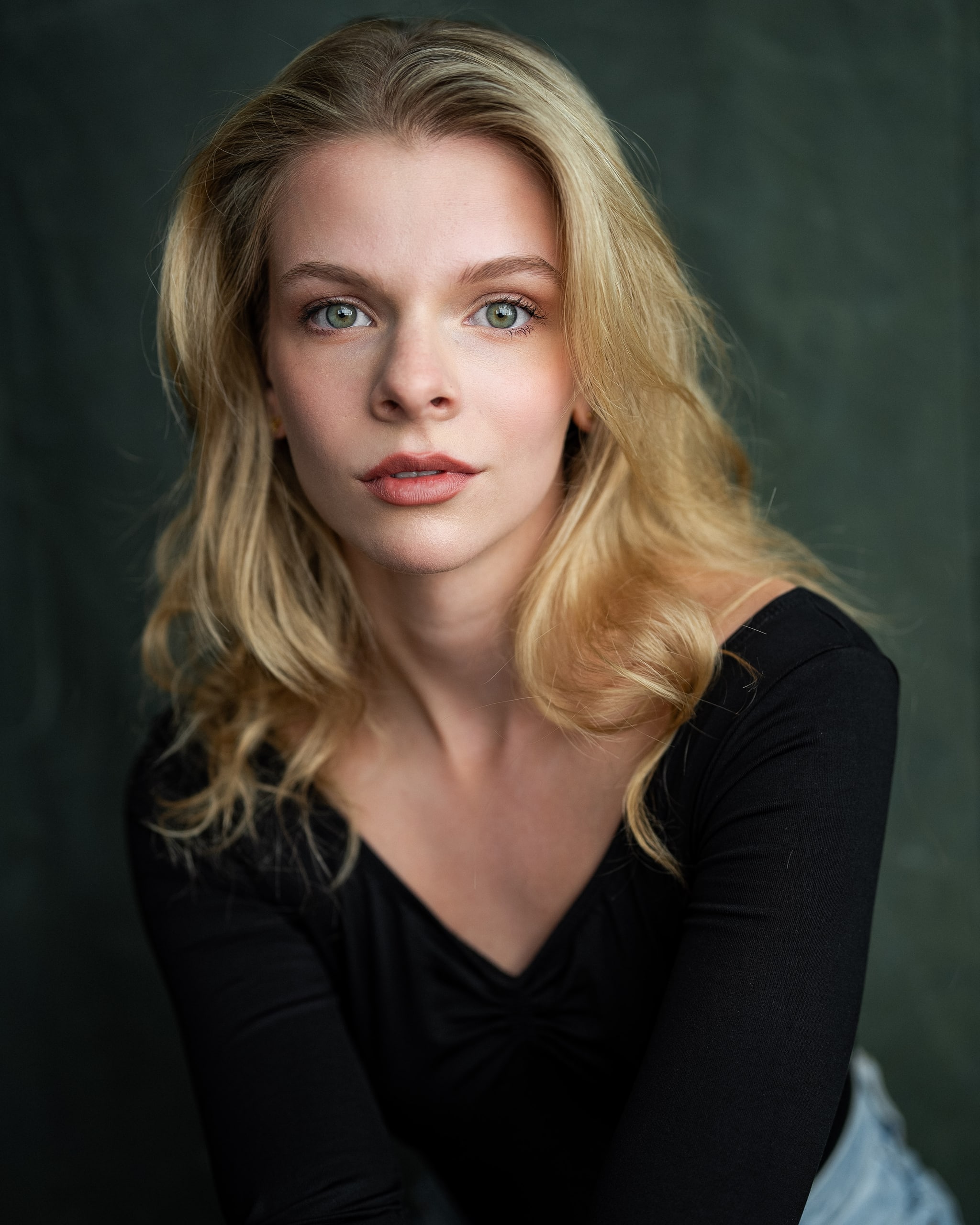 A photo portrait of actor Sarah Thorn